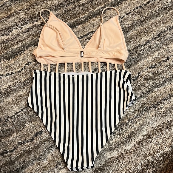 Cupshe Striped One-Piece Bathing Suit - Picture 4 of 5
